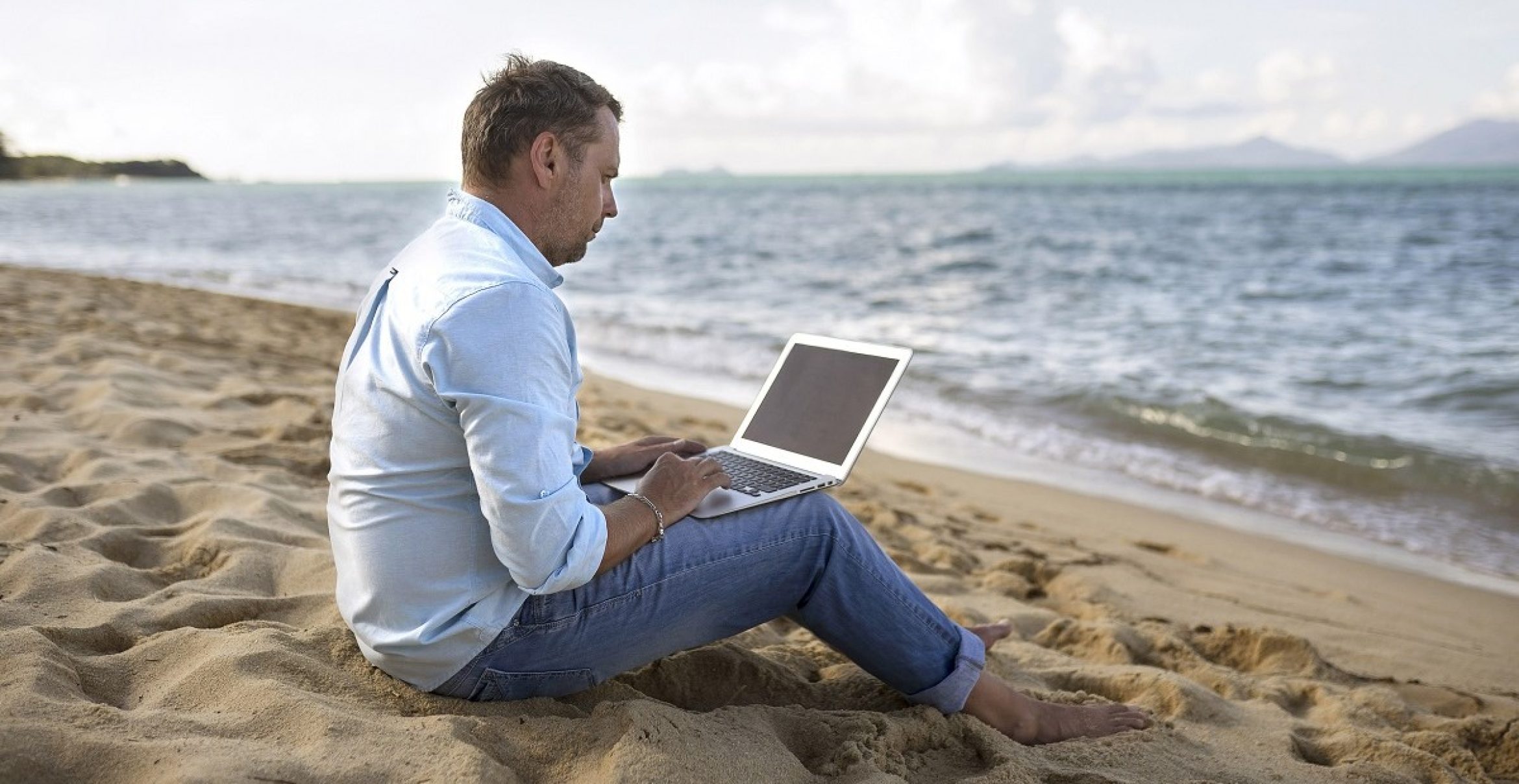 Erholung adé: Warum Arbeit im Urlaub immer üblicher wird