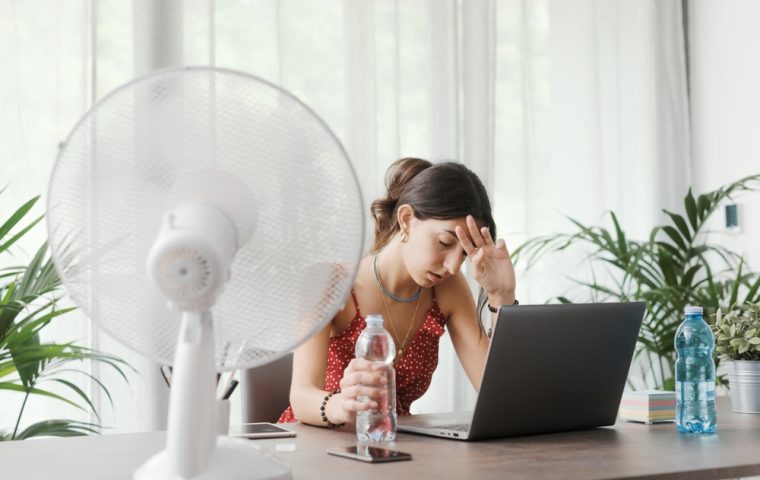 Sommer im Büro: Diese Regeln gelten bei extremer Hitze