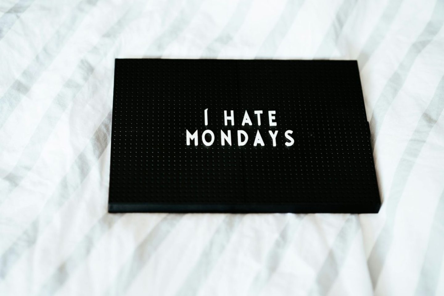 Bare Minimum Monday: Der Trend für einen entspannten Wochenstart 