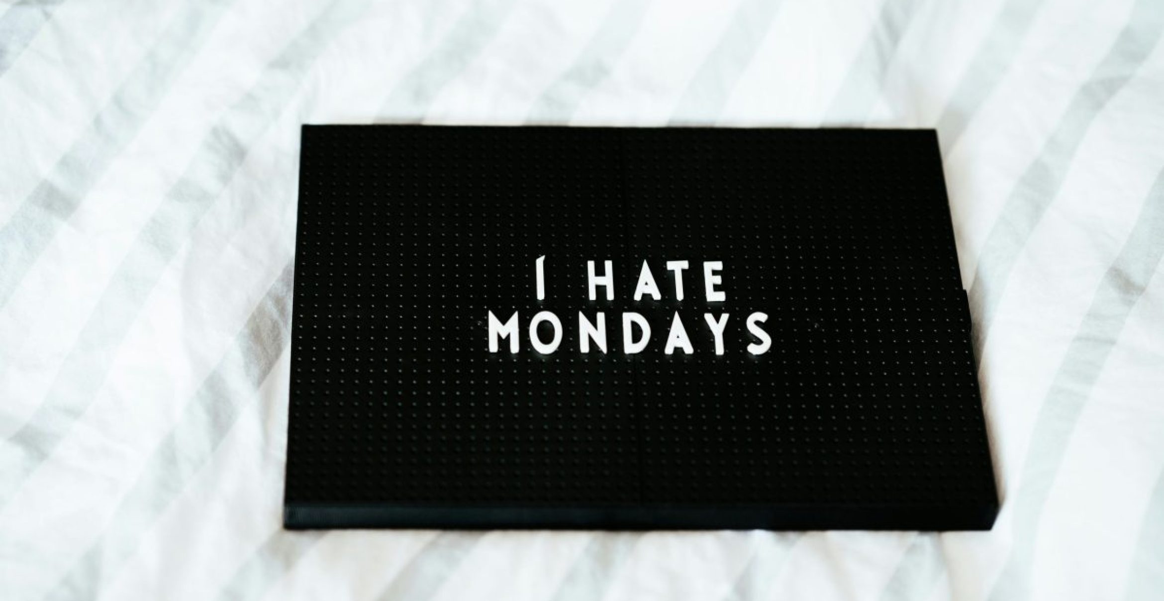 Bare Minimum Monday: Der Trend für einen entspannten Wochenstart 