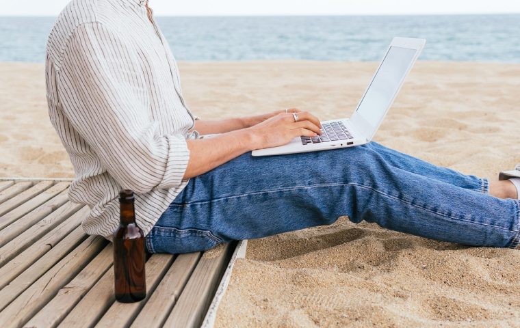 Workation – Was muss man beim Arbeiten im Urlaub beachten?