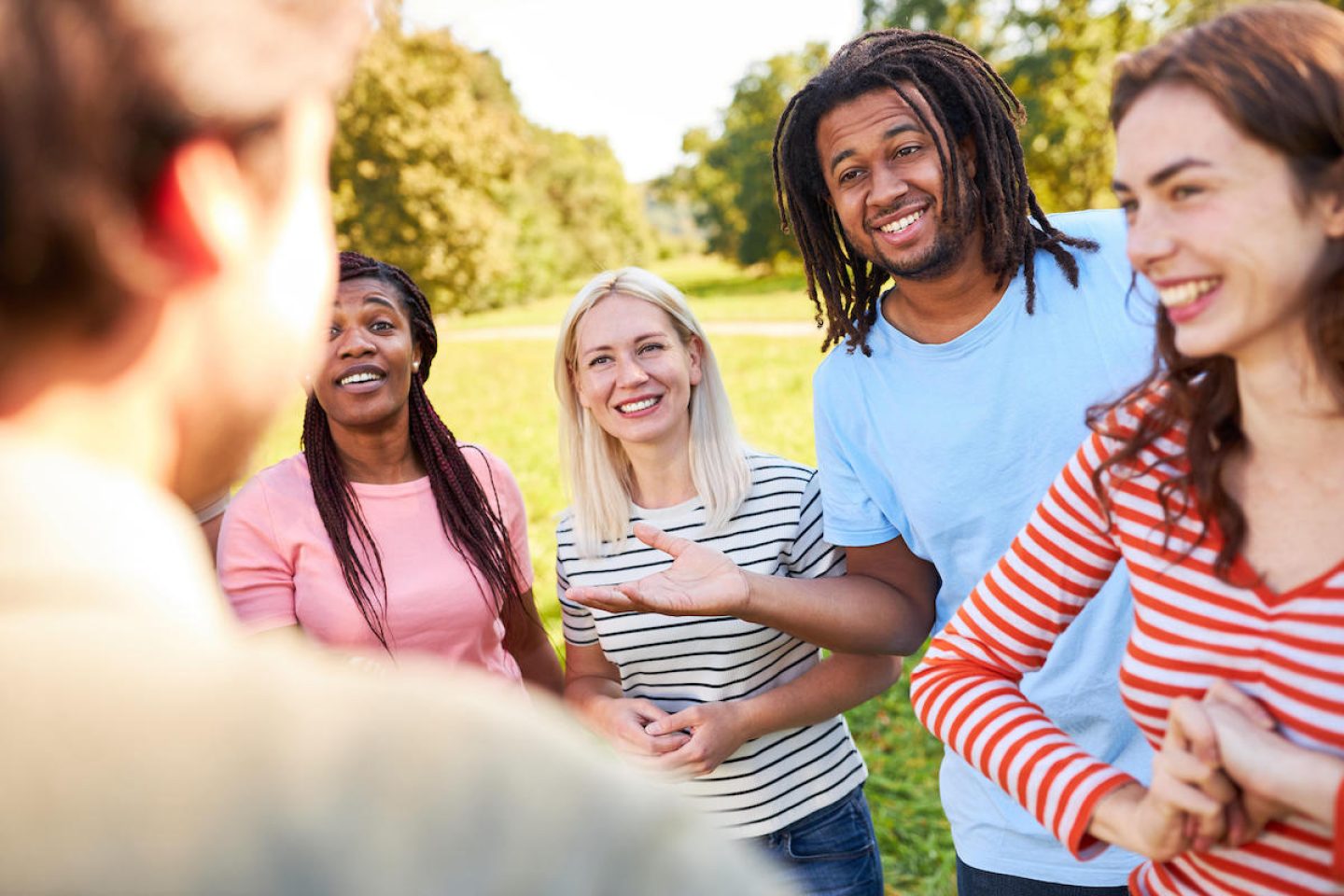 Kleine Gespräche, große Wirkung: Wie Small Talk das Leben verändert