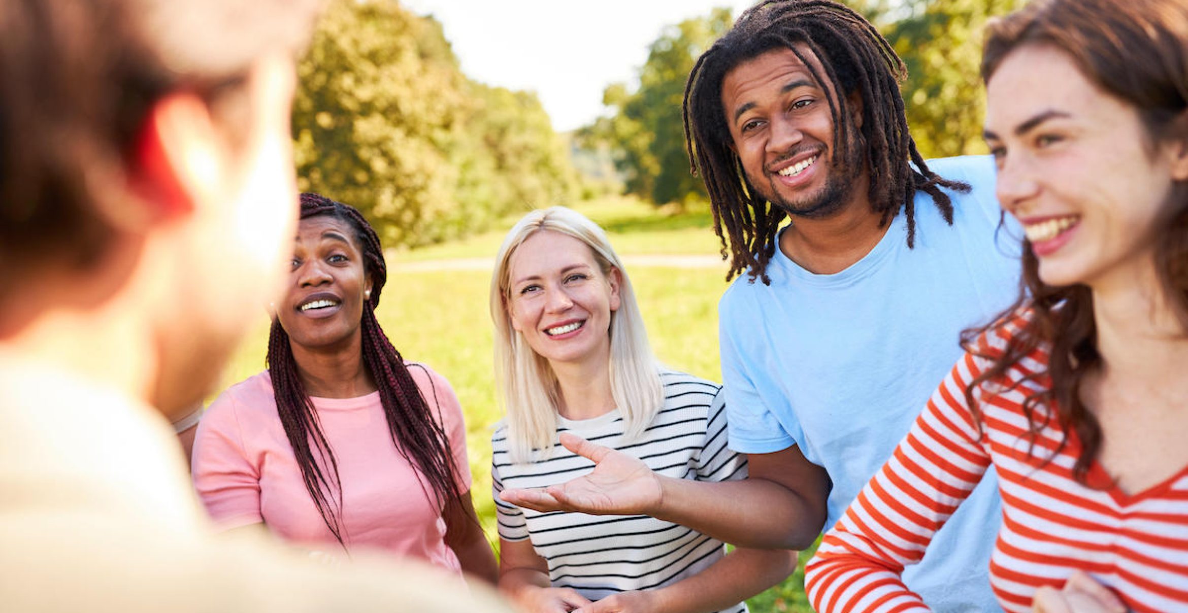 Kleine Gespräche, große Wirkung: Wie Small Talk das Leben verändert