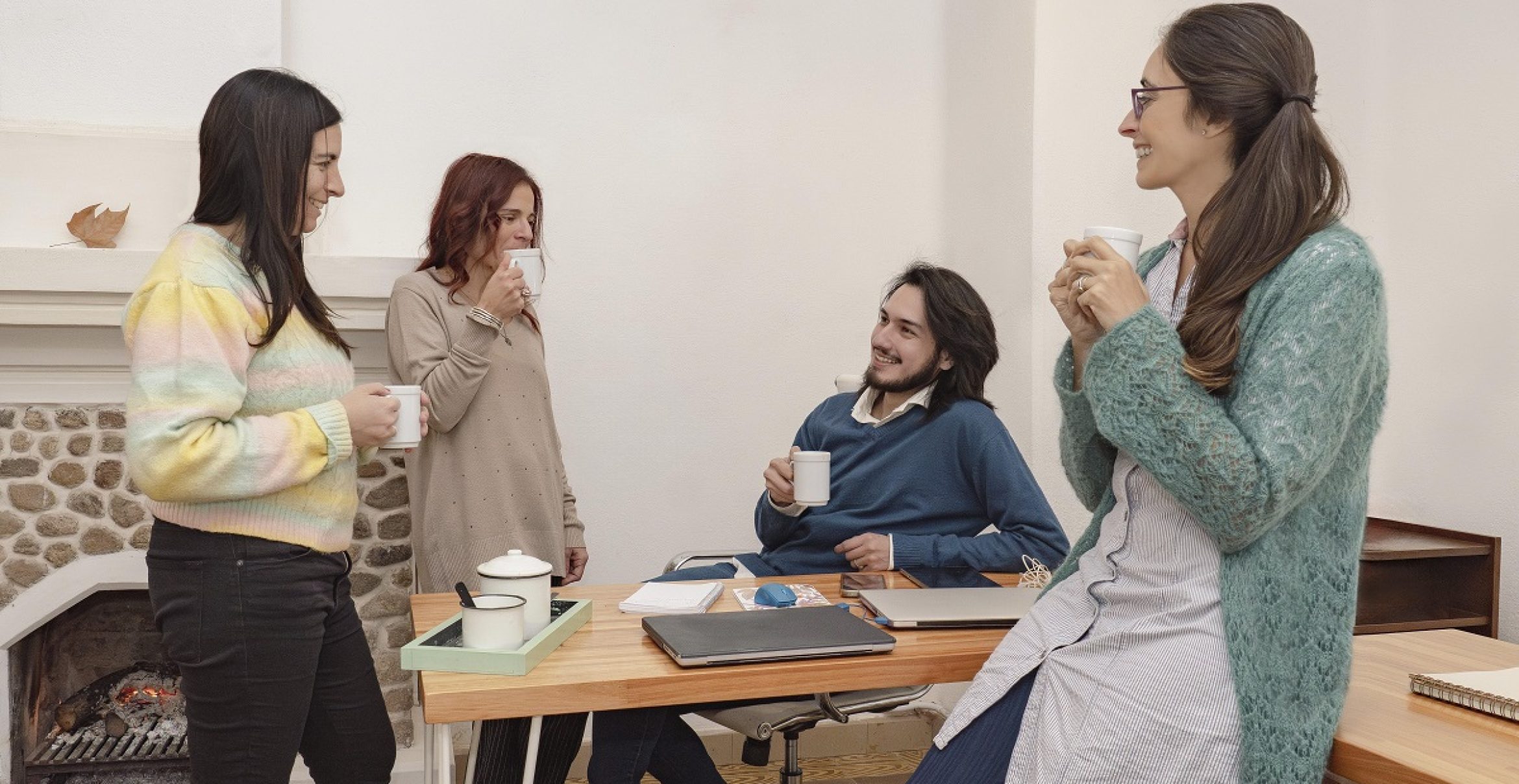 „Coffee Badging“: Was hat es mit diesem Büro-Trend auf sich?