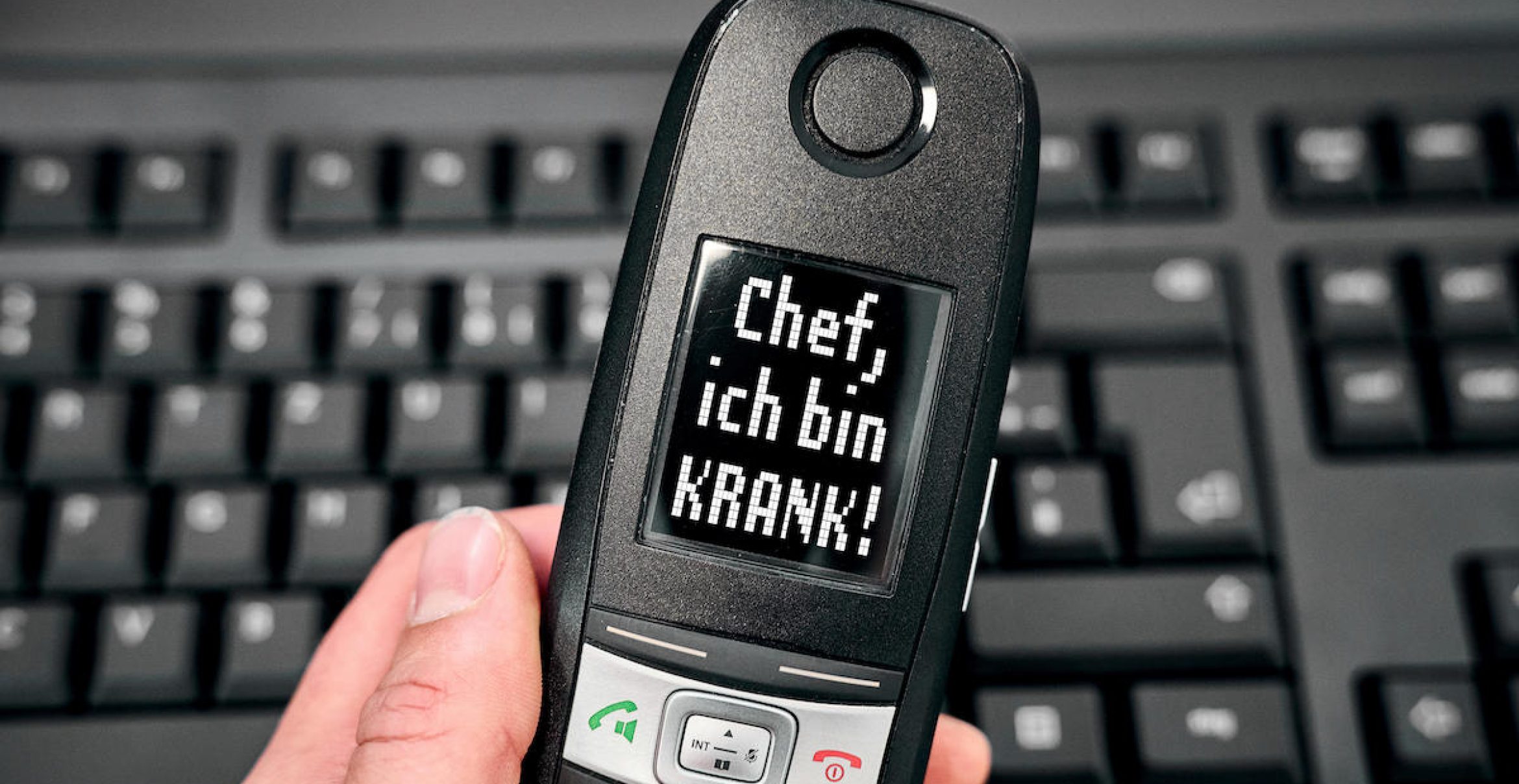 Chefkontrolle bei Krankmeldung: Was ist erlaubt und was nicht?