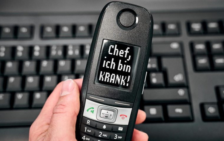 Chefkontrolle bei Krankmeldung: Was ist erlaubt und was nicht?