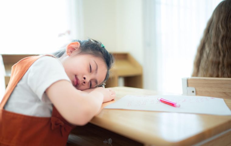 Schulstart um 8:30 Uhr? Warum Kinder dann besser lernen!