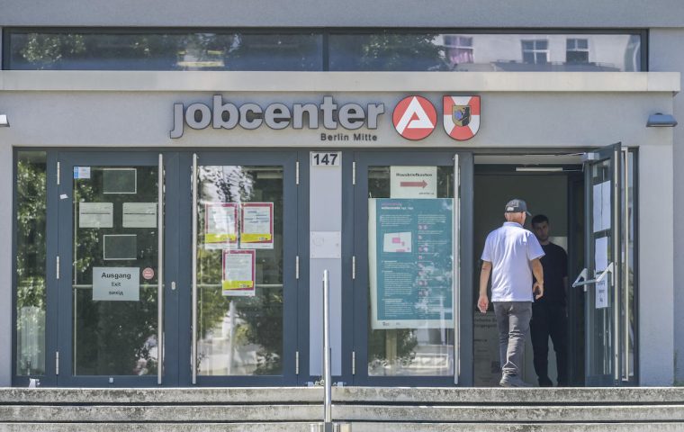 Arbeitslosenzahlen steigen: Deutsche Wirtschaft kämpft mit Stagnation