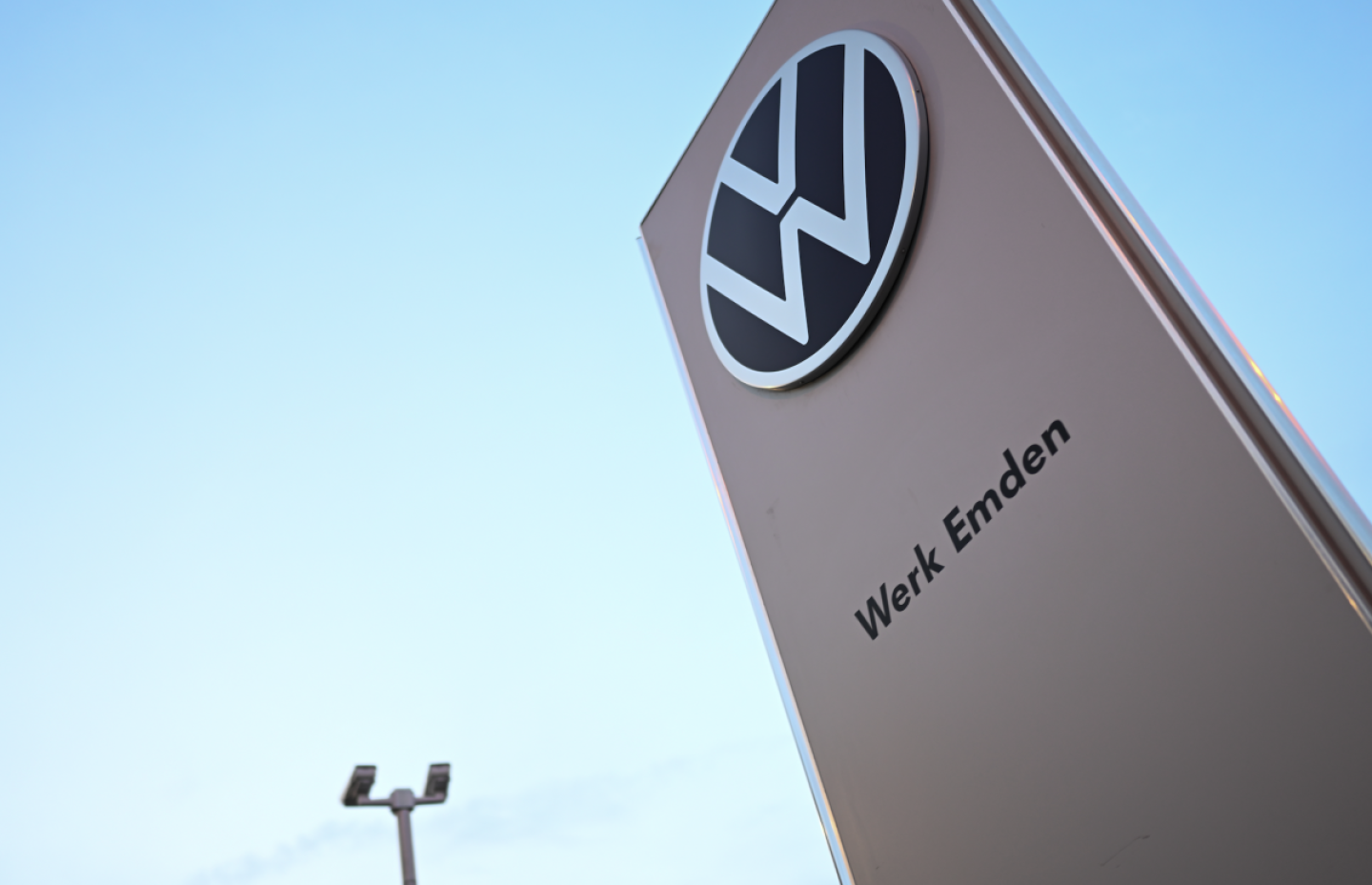 Warum das Hotelbett in Emden mehr kostet, wenn bei VW die Elektromobilität stockt