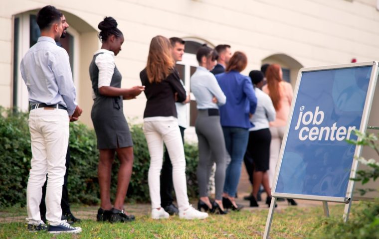 Job-Center erwarten Ansturm. Aber ausgerechnet jetzt wird das Geld knapp 