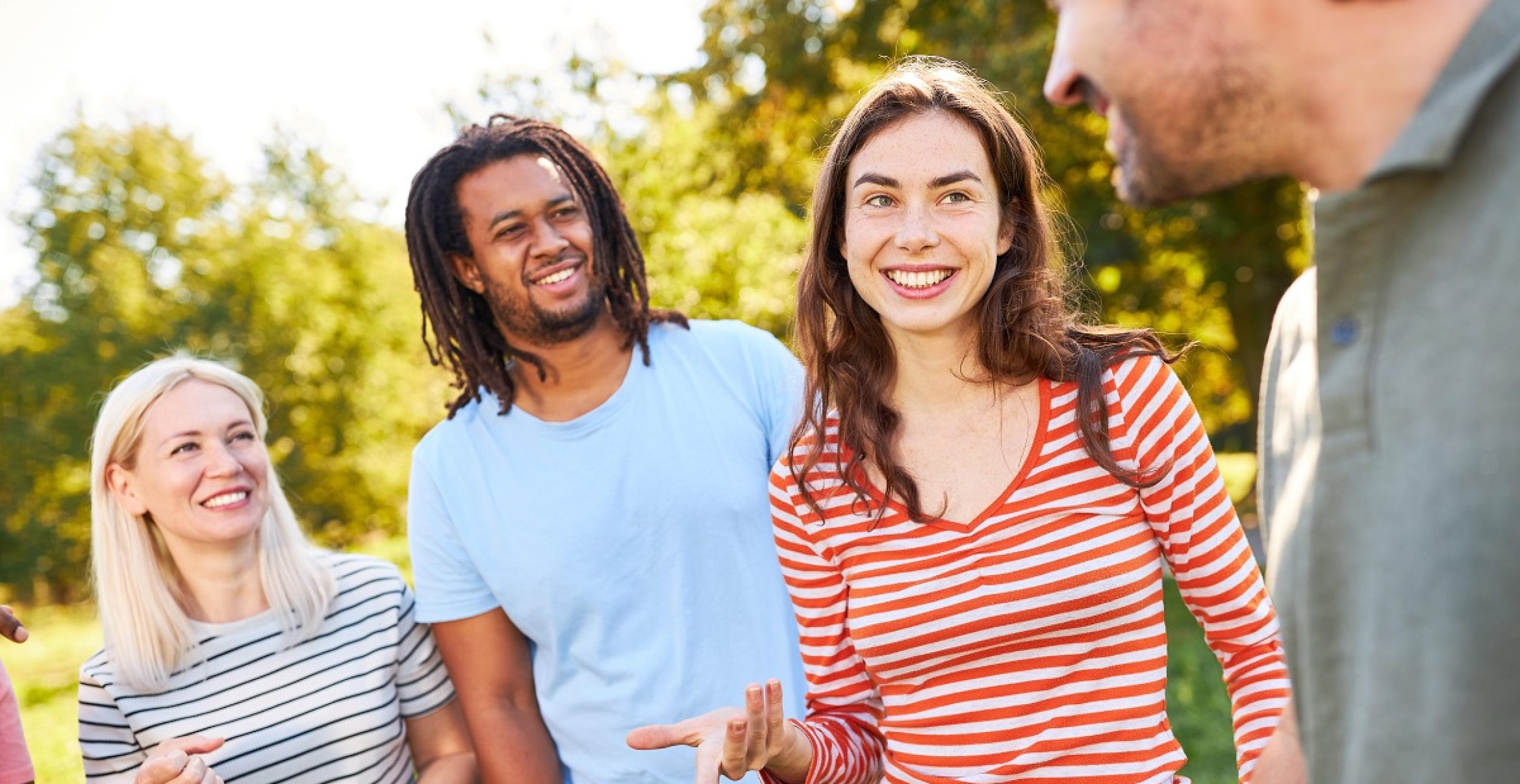 Statt „Wie geht’s?“: Diese Sachen sollte man im Small Talk sagen