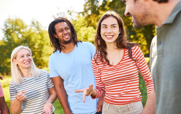 Statt „Wie geht’s?“: Diese Sachen sollte man im Small Talk sagen