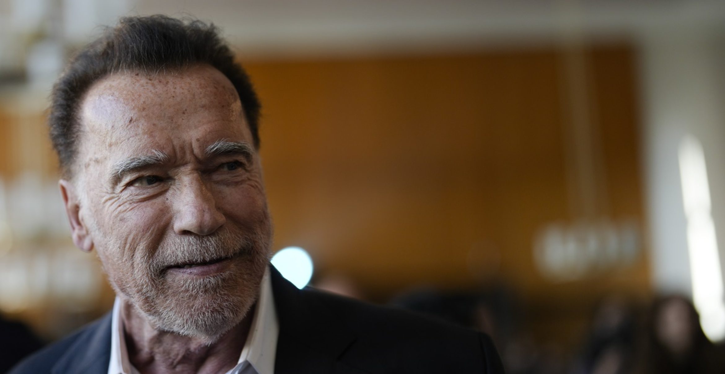 Arnold Schwarzenegger: DARUM stimmt der Terminator für Kamala Harris!