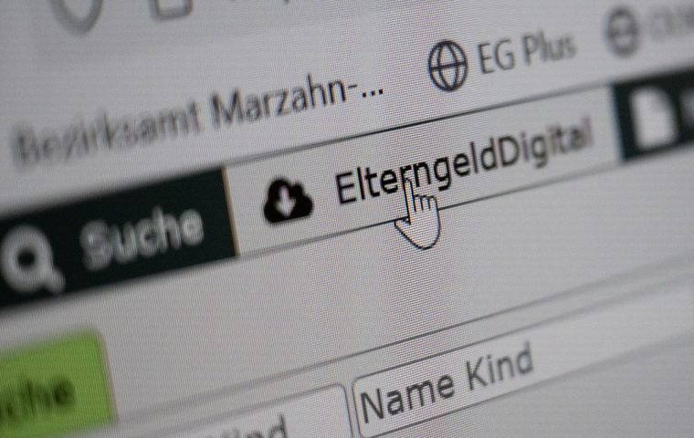 Elterngeld-Revolution: SO viel weniger bleibt Eltern bald in der Tasche!