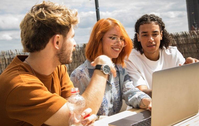 Jung und links? SO tickt die GenZ politisch wirklich