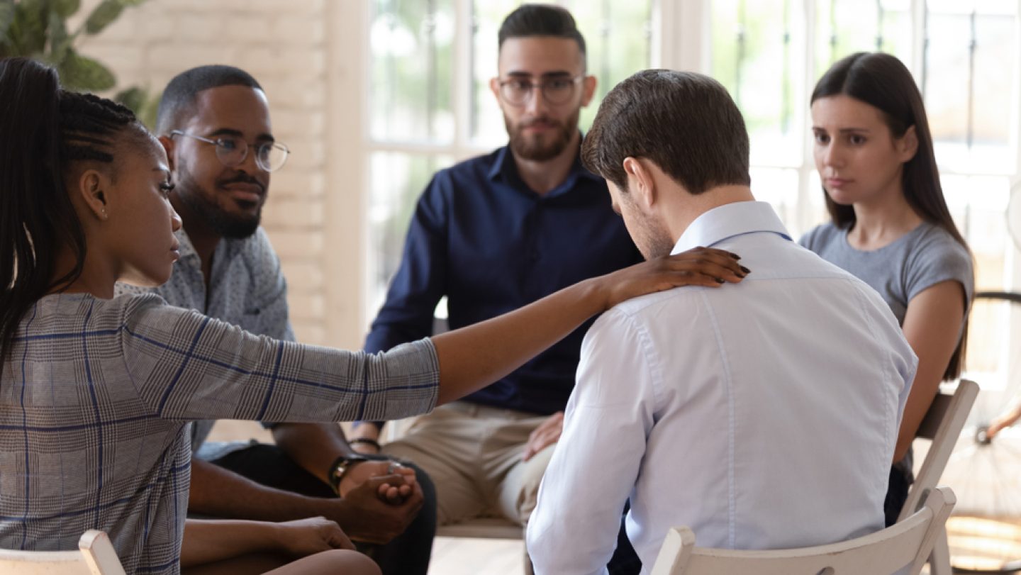 Mental Health First Aid: Die Erste-Hilfe-Kurse für psychische Gesundheit, die jede:r kennen sollte 