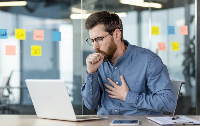 Arbeiten trotz Krankschreibung: Was wirklich erlaubt ist