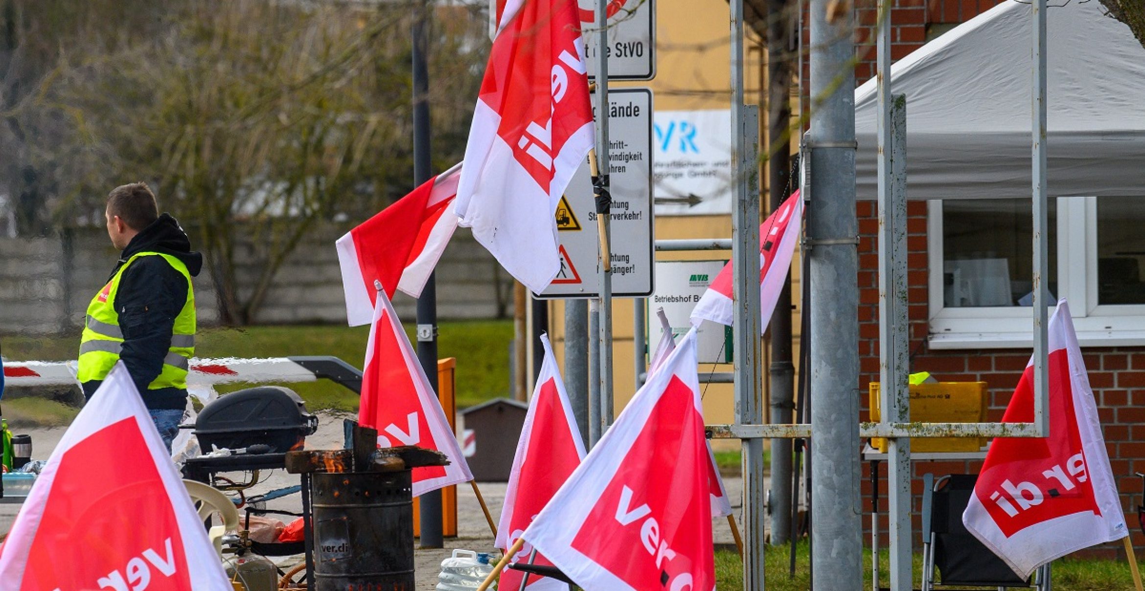 Trotz Inflationsrückgang: ver.di und Gewerkschaften fordern SO viel mehr Geld